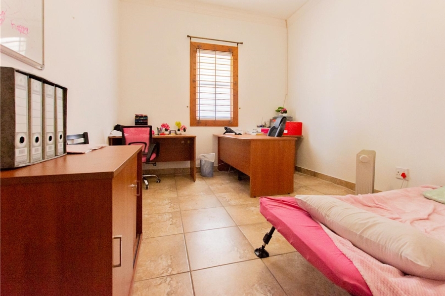 7 Bedroom Property for Sale in Middedorp Western Cape